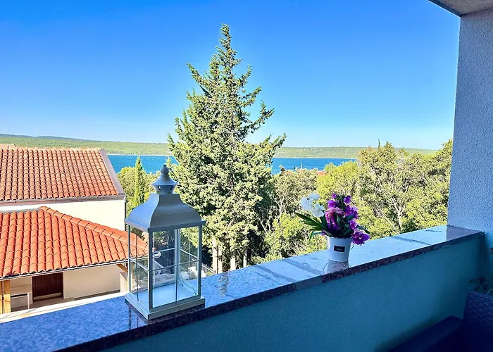 Romantic 3 Bedroom 150m From The & Free Parking Spot *