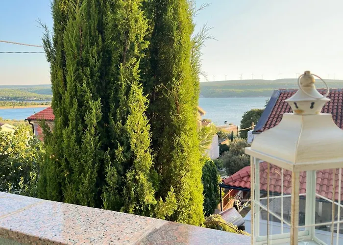 Apartmán Romantic 3 Bedroom 150m From The & Free Parking Spot