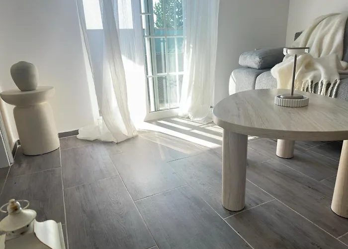 דירה Romantic 3 Bedroom 150m From The & Free Parking Spot