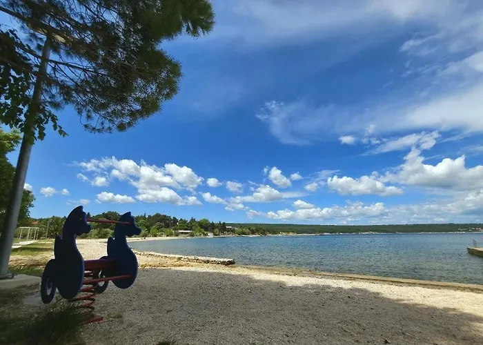 Romantic 3 Bedroom 150m From The & Free Parking Spot Apartmán *