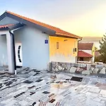 Romantic 3 Bedroom 150m From The & Free Parking Spot Apartament Kruševo