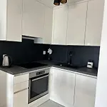 Apartament Romantic 3 Bedroom 150m From The & Free Parking Spot *
