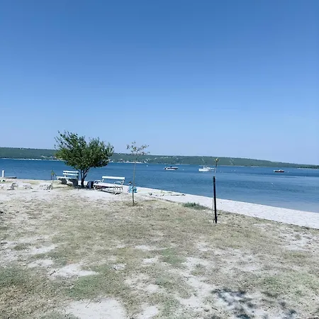 Apartment 3 Bedroom With Seaview - 3min From The