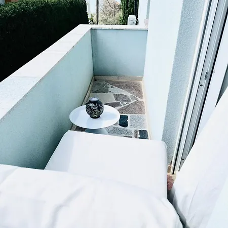 Romantic 3 Bedroom 150m From The & Free Parking Spot 아파트 Kruševo