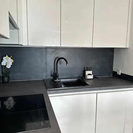 Romantic 3 Bedroom 150m From The & Free Parking Spot 아파트 Kruševo