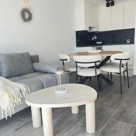 Romantic 3 Bedroom 150m From The & Free Parking Spot 아파트