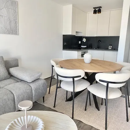 Romantic 3 Bedroom 3min From The アパート Kruševo