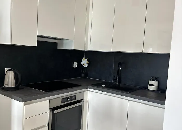 Апартаменты Romantic 3 Bedroom 150m From The & Free Parking Spot *